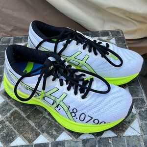 ASICS Women's Gel-Nimbus 22 Size 7.5 Running Shoes white & neon yellow